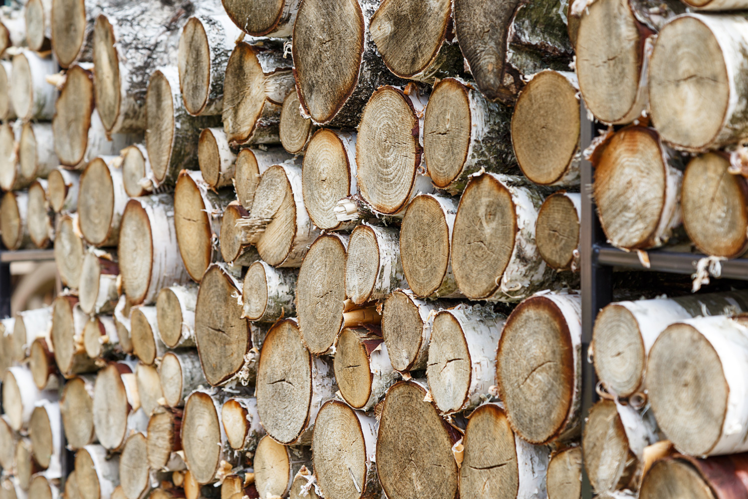 Bestill bjørkeved i Hønefoss - miljøvennlig lokal og effektiv levering fra Ringerike Ved